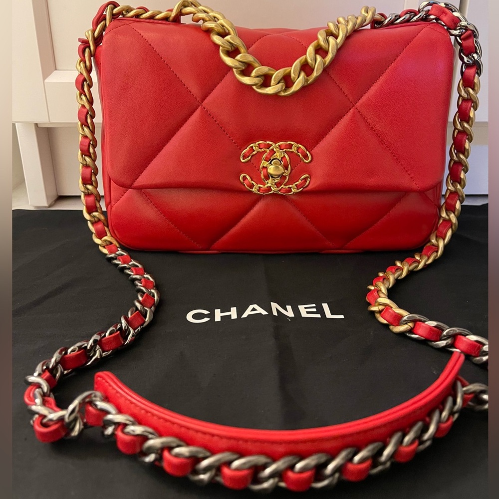 CHANEL 19 Red Quilted Leather Shoulder Bag with Gold Chain